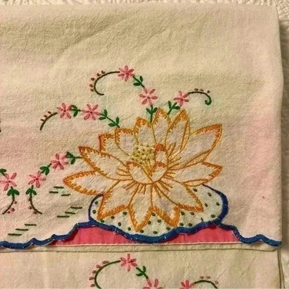 Set of 2 vintage handmade embroidered flour sack pillowcases lotus flower - Picture 11 of 12
